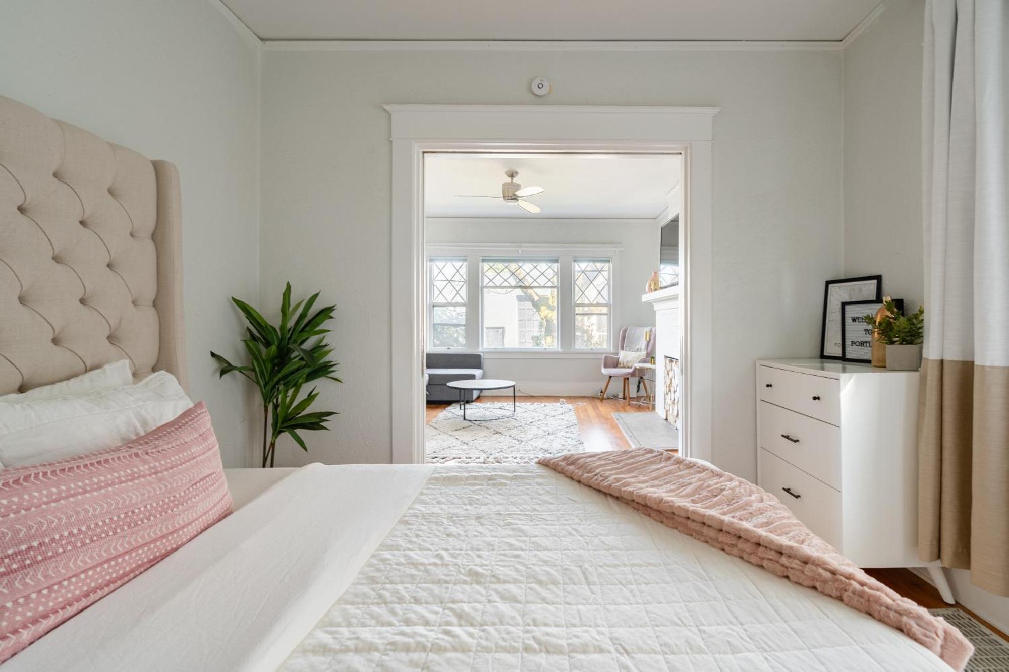 Collection - Sunnyside Wonderland- Coffee Shops, Bars & Parks Apartment Portland