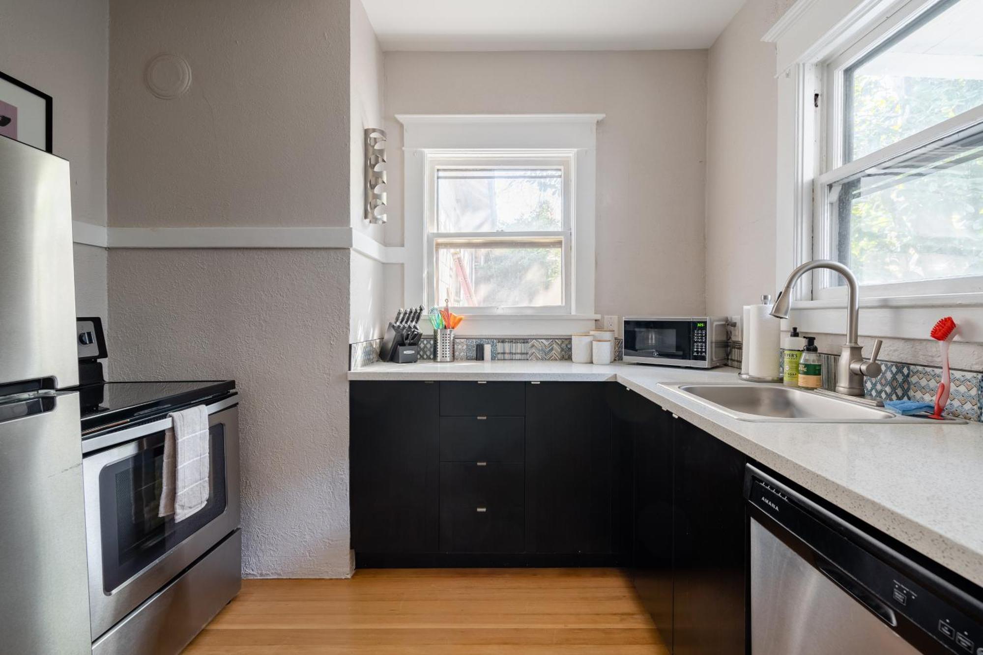Collection - Sunnyside Wonderland- Coffee Shops, Bars & Parks Apartment Portland