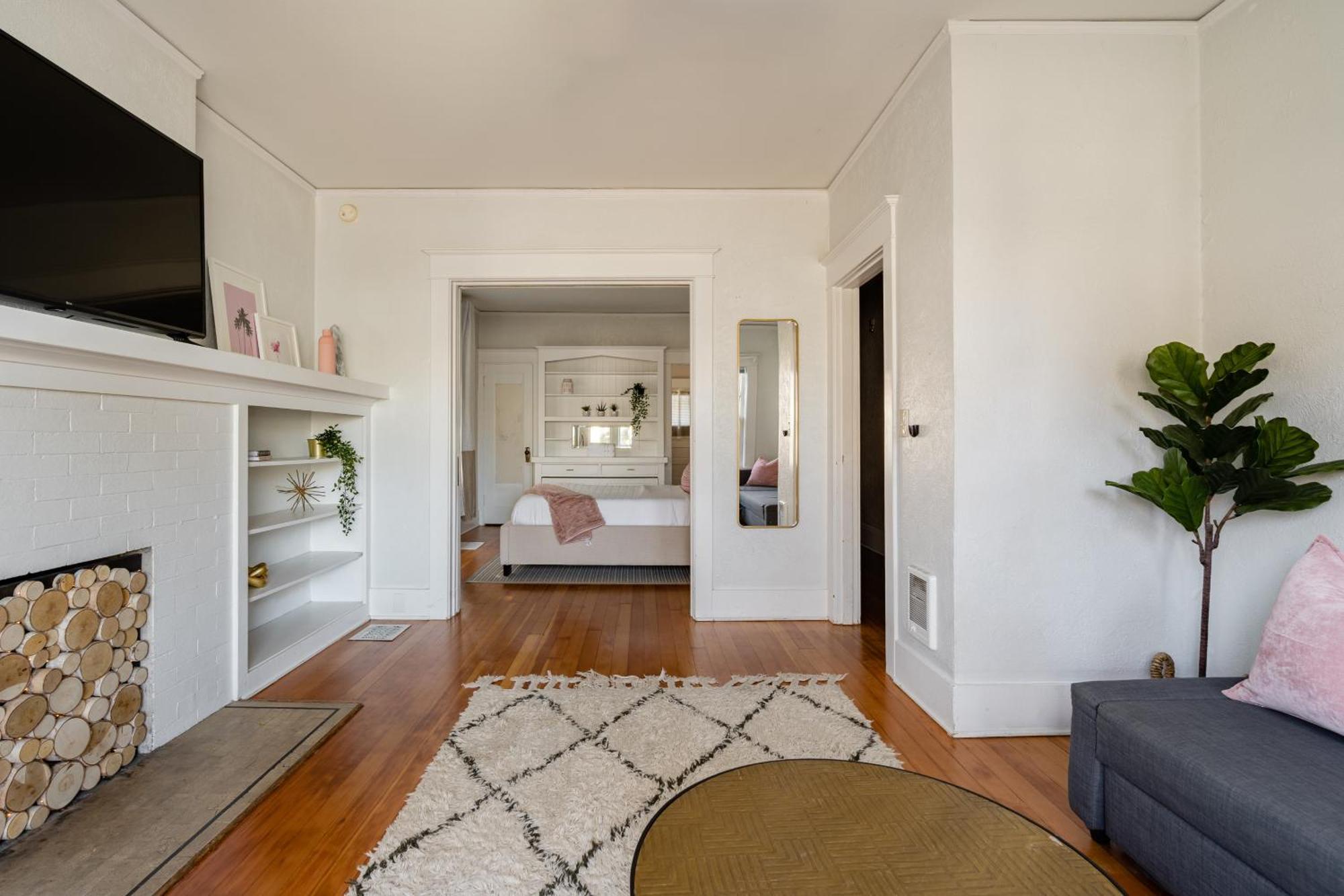 Collection - Sunnyside Wonderland- Coffee Shops, Bars & Parks Apartment Portland